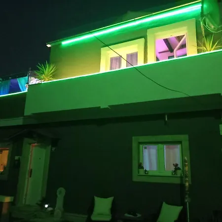 S-type In The Center 아파트 스플리트