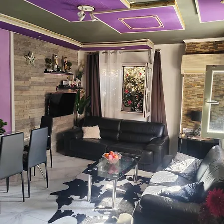 S-Type Apartment In The Center Apartment Split